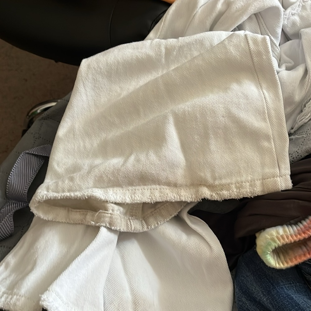 Missguided Distressed White Jeans - Picture 8 of 9